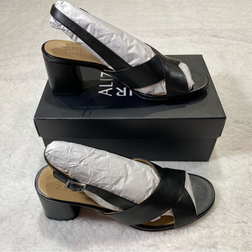 Woman’s Naturalizer Dress Shoes, Black, Size 8 Narrow - Picture 4 of 9